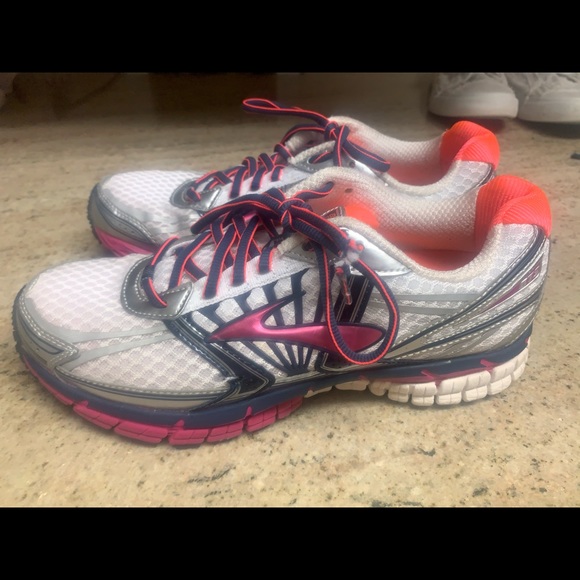 brooks running shoes defective